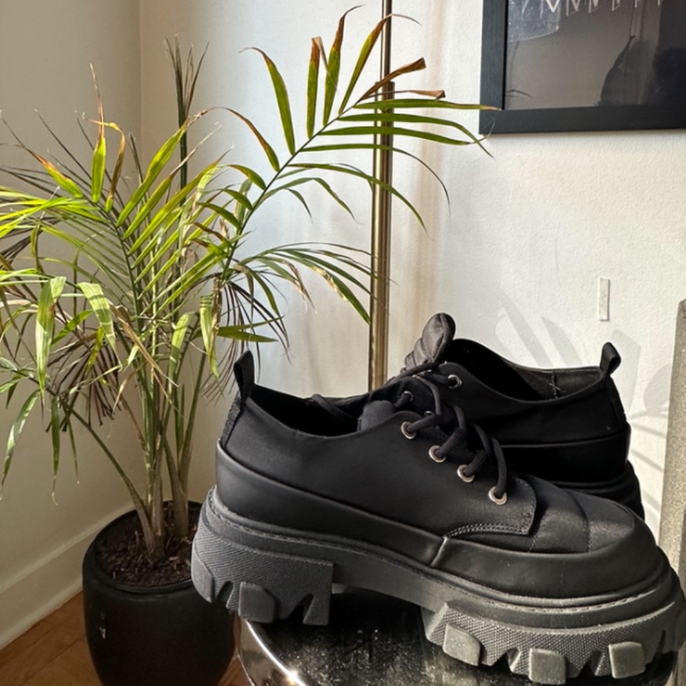 NWT Ganni chunky lug sole black platform sneakers size 40